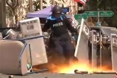 Χειροβομβίδα τινάζει στον αέρα το πόδι αστυνομικού