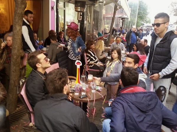 Αγρίνιο: Στήθηκαν οι ψησταριές - Γιορτινή ατμόσφαιρα στο κέντρο της πόλης - Φωτογραφία 3