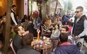 Αγρίνιο: Στήθηκαν οι ψησταριές - Γιορτινή ατμόσφαιρα στο κέντρο της πόλης - Φωτογραφία 3
