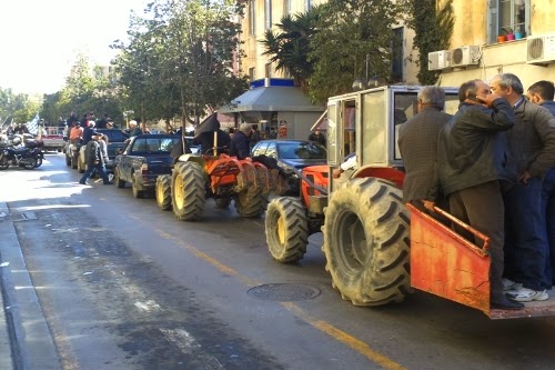 Στο λιμάνι διαμαρτύρονται οι αγρότες! [photos] - Φωτογραφία 2