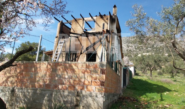 ΦΡΙΚΗ! Κάηκε ζωντανός μέσα στο σπίτι του - Φωτογραφία 2