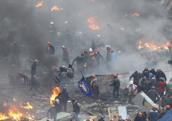 Φόβοι για νύχτα... κόλαση στην Ουκρανία! - Οι διαδηλωτές κρατούν 67 αστυνομικούς αιχμάλωτους – Δεν έχει τέλος η αιματοχυσία - Φωτογραφία 6