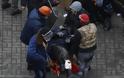 Φόβοι για νύχτα... κόλαση στην Ουκρανία! - Οι διαδηλωτές κρατούν 67 αστυνομικούς αιχμάλωτους – Δεν έχει τέλος η αιματοχυσία - Φωτογραφία 10