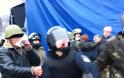 Φόβοι για νύχτα... κόλαση στην Ουκρανία! - Οι διαδηλωτές κρατούν 67 αστυνομικούς αιχμάλωτους – Δεν έχει τέλος η αιματοχυσία - Φωτογραφία 12