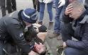 Φόβοι για νύχτα... κόλαση στην Ουκρανία! - Οι διαδηλωτές κρατούν 67 αστυνομικούς αιχμάλωτους – Δεν έχει τέλος η αιματοχυσία - Φωτογραφία 17
