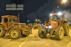 Τσικνοπέμπτη έκαναν οι αγρότες στο μπλοκ της Εθνικής Ναυπλίου Μυκηνών