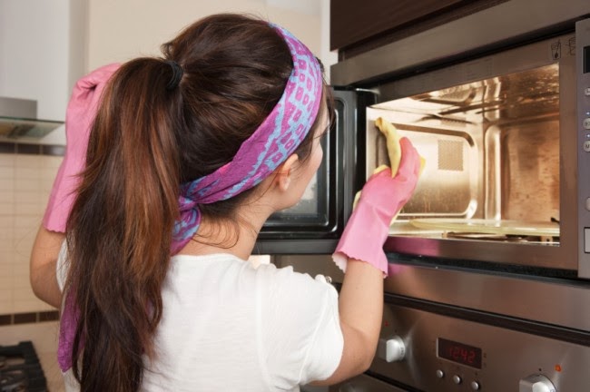 Πως θα καθαρίσουμε το φούρνο μας χωρίς χημικά και σε 20 μόλις λεπτά - Φωτογραφία 1