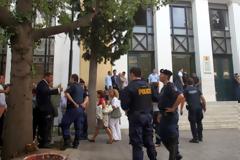 Εκεί στην Ευελπίδων έχουν διαγωνισμό... μόδας!