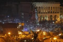 Τίποτε δεν τελείωσε στην Ουκρανία! Οι διαδηλωτές απειλούν να ορμήξουν με όπλα και ζητούν να φύγει ο Γιανουκόβιτς - Θρήνος με τα φέρετρα στην πλατεία