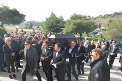 Το τελευταίο αντίο στον Σάκη Μπουλά μέσα σε κλίμα συγκίνησης είπαν συγγενείς και φίλοι! (φωτογραφίες)!