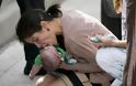 Συγλονίζει το φιλί ζωής σε ένα μωρό που σταμάτησε ν' αναπνέει! (φωτογραφίες)! - Φωτογραφία 1
