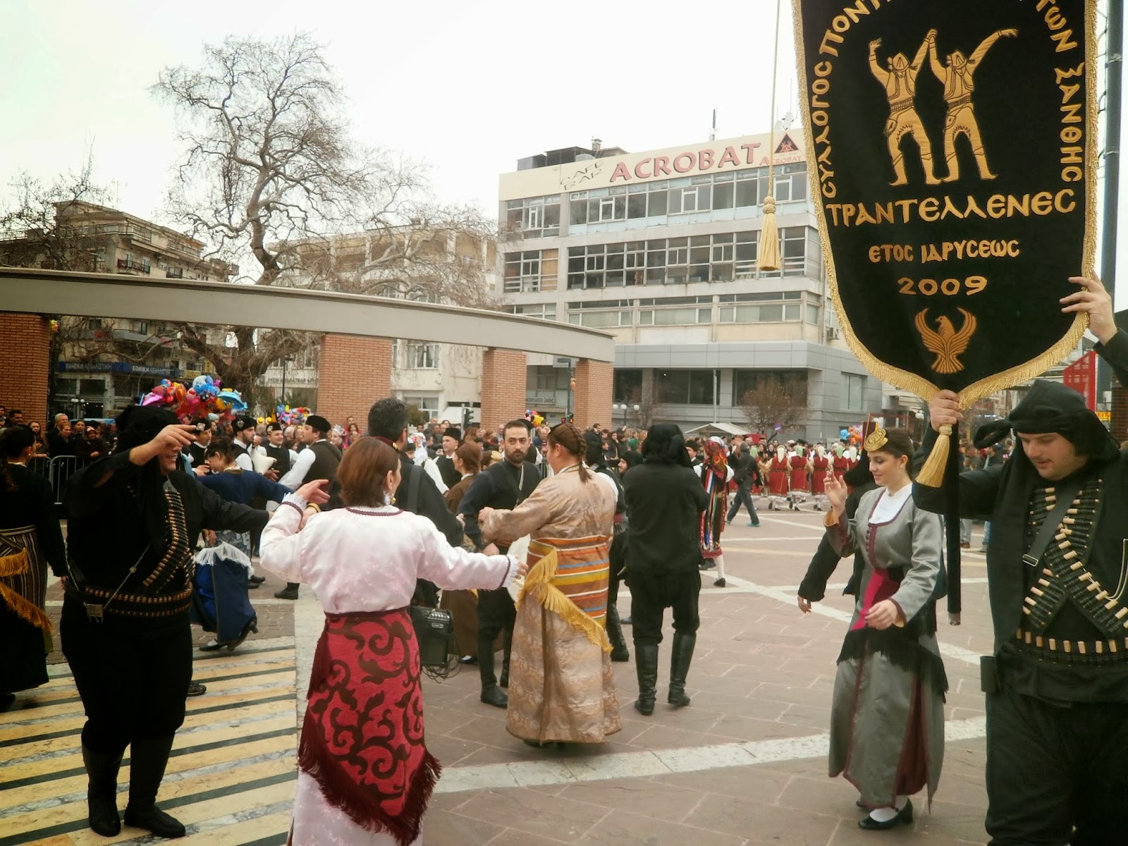 Μύρισε παράδοση στο κέντρο της Ξάνθης – Παρέλαση λαογραφίας στην Κεντρική Πλατεία [video] - Φωτογραφία 3