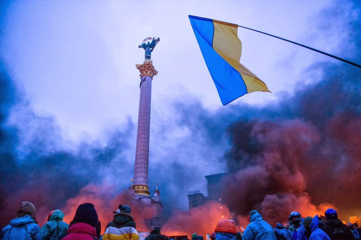 Μαύρος ουρανός και άνθρωποι που καίγονται στο Κίεβο. Η φρίκη της Ουκρανίας μέσα από σκληρές εικόνες - Φωτογραφία 14