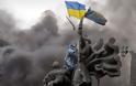 Μαύρος ουρανός και άνθρωποι που καίγονται στο Κίεβο. Η φρίκη της Ουκρανίας μέσα από σκληρές εικόνες - Φωτογραφία 10