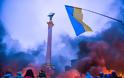 Μαύρος ουρανός και άνθρωποι που καίγονται στο Κίεβο. Η φρίκη της Ουκρανίας μέσα από σκληρές εικόνες - Φωτογραφία 14
