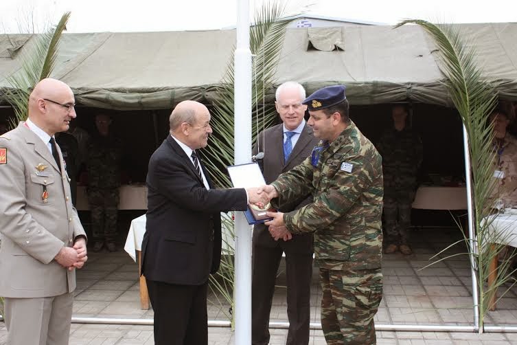 Στη Λάρισα και το στρατηγείο ο Γάλλος υπ. Άμυνας (ΦΩΤΟ) - Φωτογραφία 3