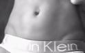 Η Φέργκι, Topless στο κρεβάτι φορώντας μόνο το Calvin Klein εσώρουχό της (photos & video) - Φωτογραφία 2