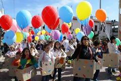 Ξεφάντωσαν 2.000 μικροί και μεγάλοι μασκαράδες στην Παιδική Καρναβαλική Παρέλαση στο Αίγιo! Δείτε φωτο