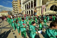 Πάτρα: Εντυπωσίασαν οι μικροί καρναβαλιστές με την ανεπανάληπτη παρέλασή τους