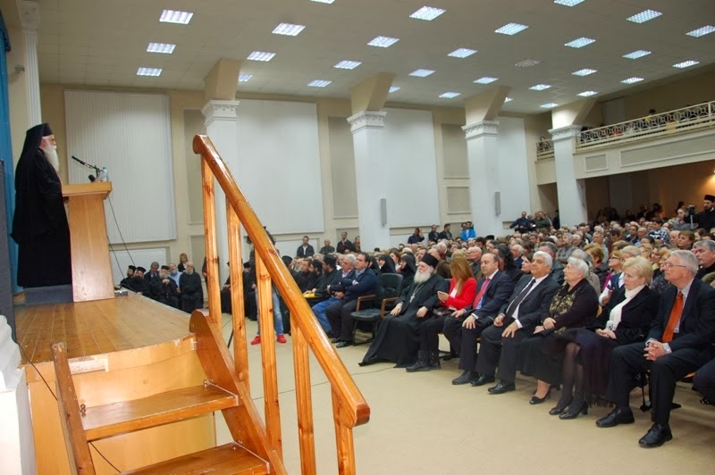 Γέρων Εφραίμ: «Η Ελλάδα είναι η πρωτεύουσα της Ορθοδοξίας» Πλήθη πιστών στην ομιλία του Ηγουμένου της Ι.Μ. Βατοπαιδίου στο Βόλο - Φωτογραφία 6