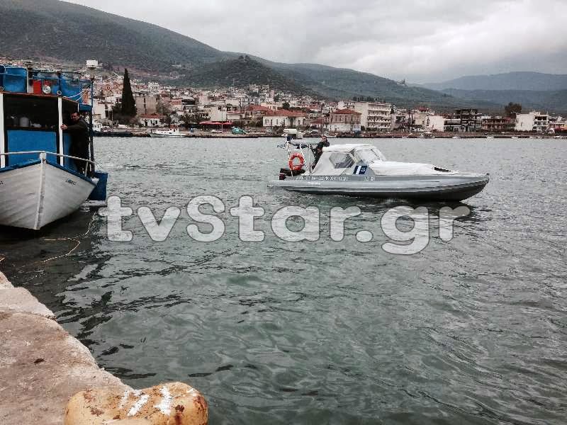 Ανασύρθηκε νεκρός ο οδηγός που έπεσε με το αυτοκίνητο του στο λιμάνι της Στυλίδας [Photos] - Φωτογραφία 2