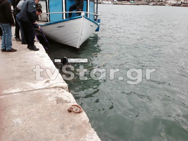 Ανασύρθηκε νεκρός ο οδηγός που έπεσε με το αυτοκίνητο του στο λιμάνι της Στυλίδας [Photos] - Φωτογραφία 8