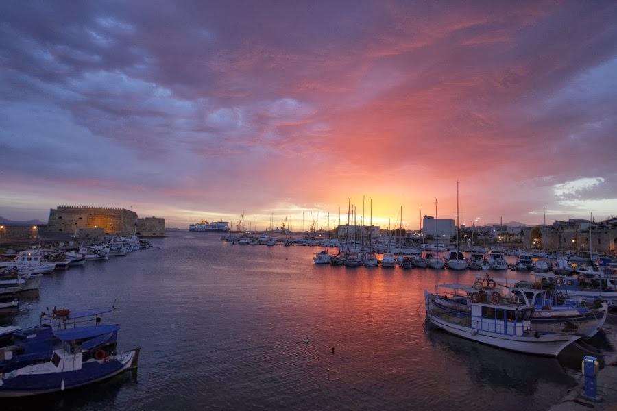 Aπίστευτη ανατολή στο λιμάνι του Ηρακλείου - Εικόνες βγαλμένες από παραμύθι - Φωτογραφία 1