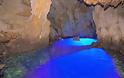 Φυσική «πισίνα» μέσα σε σπηλιά που φωσφορίζει! [photos]