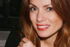 Η Αλεξάνδρα Πασχαλίδου κάνει γιόγκα στη παραλία topless! [εικόνες]