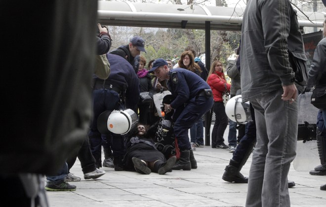 Ένταση και αποδοκιμασίες κατά την άφιξη της τρόικας - Φωτογραφία 10