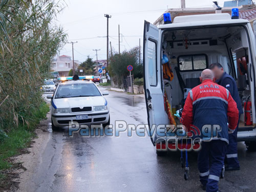 Πρέβεζα: Ι.Χ. έπεσε πάνω σε περίφραξη - Δύο άτομα τραυματίστηκαν - Φωτογραφία 4