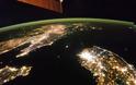 Τυφλή υποταγή και μαύρο σκοτάδι και από δορυφόρο η Βόρειος Κορέα