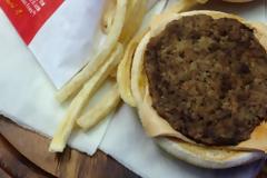 Τι συμβαίνει αν αφήσετε ένα Happy Meal δυο χρόνια στο ίδιο σημείο [photos]