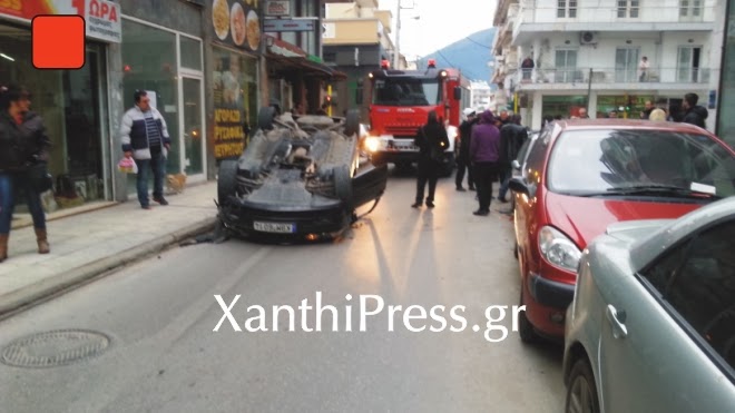 Απίστευτο ατύχημα στο Κέντρο της Ξάνθης. Η BMW χτύπησε 3 αμάξια και αναποδογύρισε! [video] - Φωτογραφία 3
