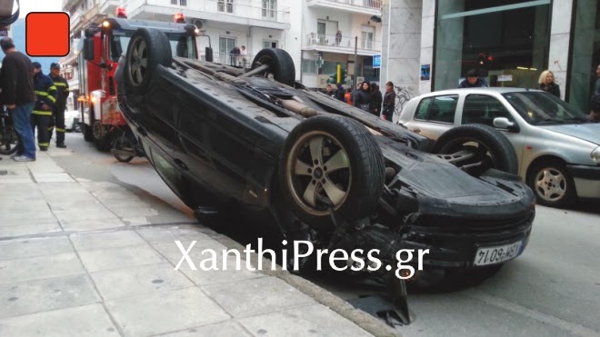 Απίστευτο ατύχημα στο Κέντρο της Ξάνθης. Η BMW χτύπησε 3 αμάξια και αναποδογύρισε! [video] - Φωτογραφία 4