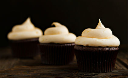Η συνταγή της ημέρας: Cupcakes σοκολάτας με λευκό γλάσο - Φωτογραφία 1