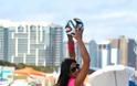 Η Claudia Romani παίζει ποδόσφαιρο στην παραλία του Miami - Φωτογραφία 6