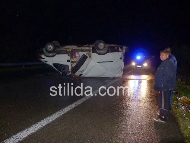 Τροχαίο τα ξημερώματα στον Καραβόμυλο [Photos] - Φωτογραφία 3