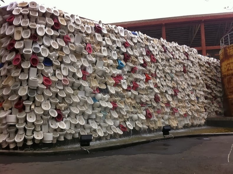 Ένας τοίχος με...10.000 λεκάνες τουαλέτας! [photos] - Φωτογραφία 3