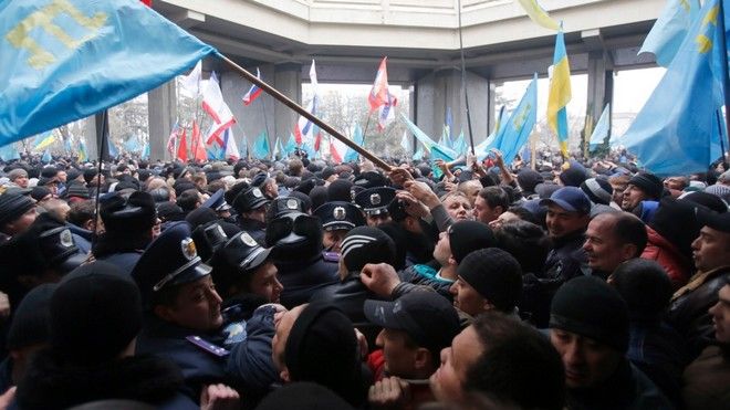 Φάντασμα εμφυλίου πάνω από την Ουκρανία. Σε κατάσταση μάχης ρωσικά αεροσκάφη. Ένοπλοι μπήκαν στο κοινοβούλιο της Κριμαίας - Φωτογραφία 2