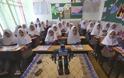 Ρομπότ στο Ιράν διδάσκουν στους μαθητές την «τέχνη» της προσευχής - Φωτογραφία 2
