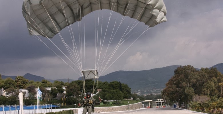 Στη φωλιά των Καταδρομών «ΚΕΕΔ» ο Σέρβος Υπουργός Άμυνας! [Photos] - Φωτογραφία 4