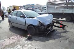Νεότερα για τη σύγκρουση νταλίκας με ΙΧ επιβατικό αυτοκίνητο στα Τρίκαλα. Δείτε νέες φωτογραφίες και βίντεο