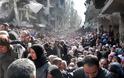 Στην ουρά για φαγητό στη Δαμασκό: Συγκλονίζει η εικόνα για την τραγωδία του συριακού εμφυλίου