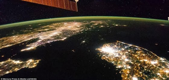 Η διαφορά της Βόρειας από τη Νότια Κορέα είναι εμφανής και από το διάστημα [photos&video] - Φωτογραφία 1