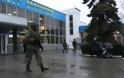 Κριμαία: Ενοπλοι κατέλαβαν τον αεροδρόμιο της Συμφερούπολης