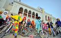 Πάτρα: «Ποδηλάτισαν» και χόρεψαν καρναβαλικά στο κέντρο - Δείτε φωτο - Φωτογραφία 13