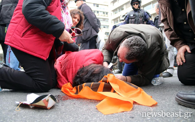 Σοκαριστικές φωτογραφίες...Τα ΜΑΤ χτυπούσαν αδιακρίτως τους διαδηλωτές... !!! - Φωτογραφία 6