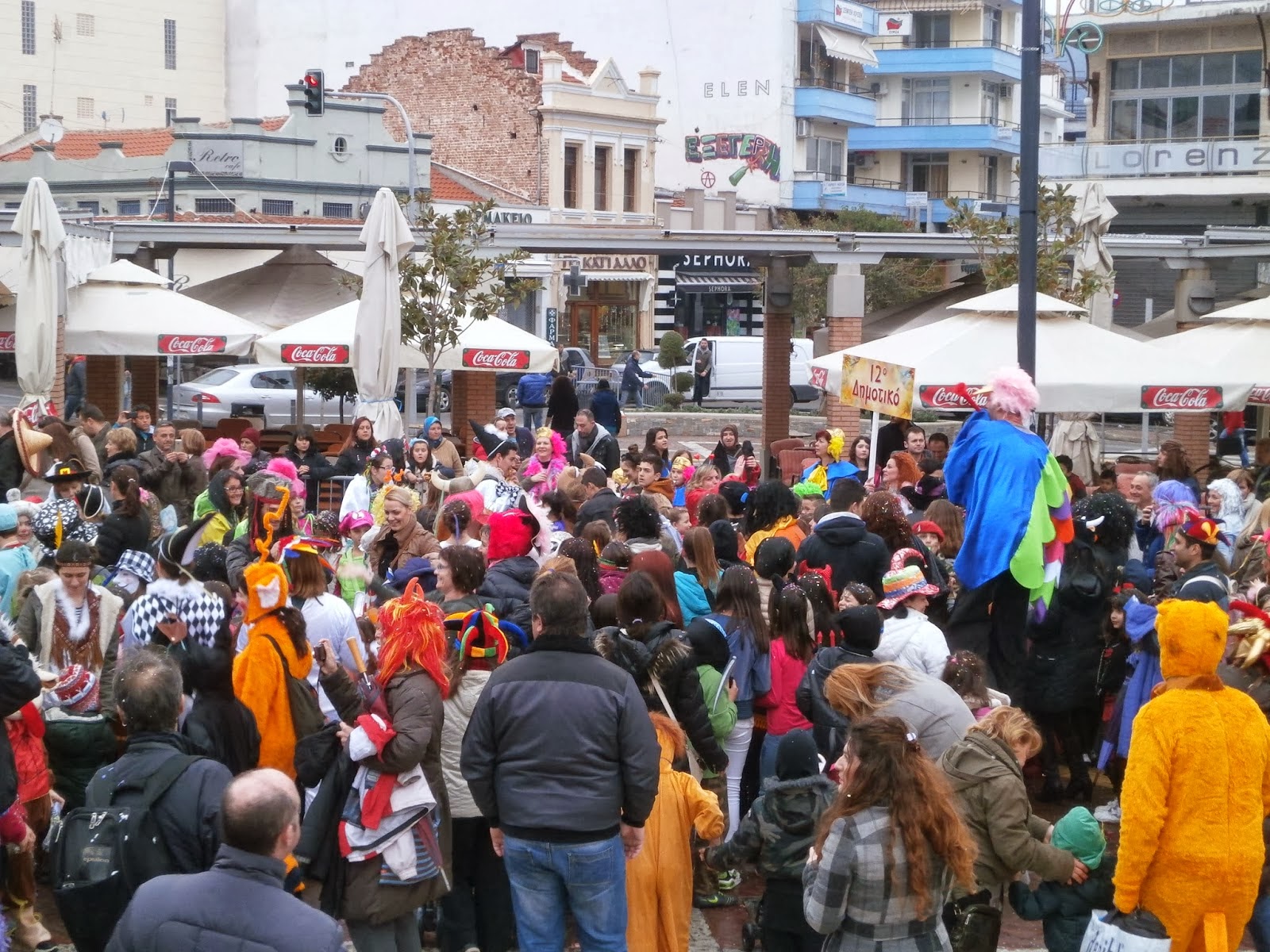 “Ξύπνησε” το Καρναβάλι της Ξάνθης! Μαθητές ντύθηκαν καρναβαλιστές και βγήκαν στους δρόμους [video] - Φωτογραφία 5