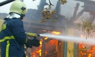 Χανιά: Έβαλε φωτιά και μετά δεν άφηνε τους πυροσβέστες να τη σβήσουν - Φωτογραφία 1